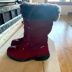Purple different water proof Tech size 10 women’s boots in good condition